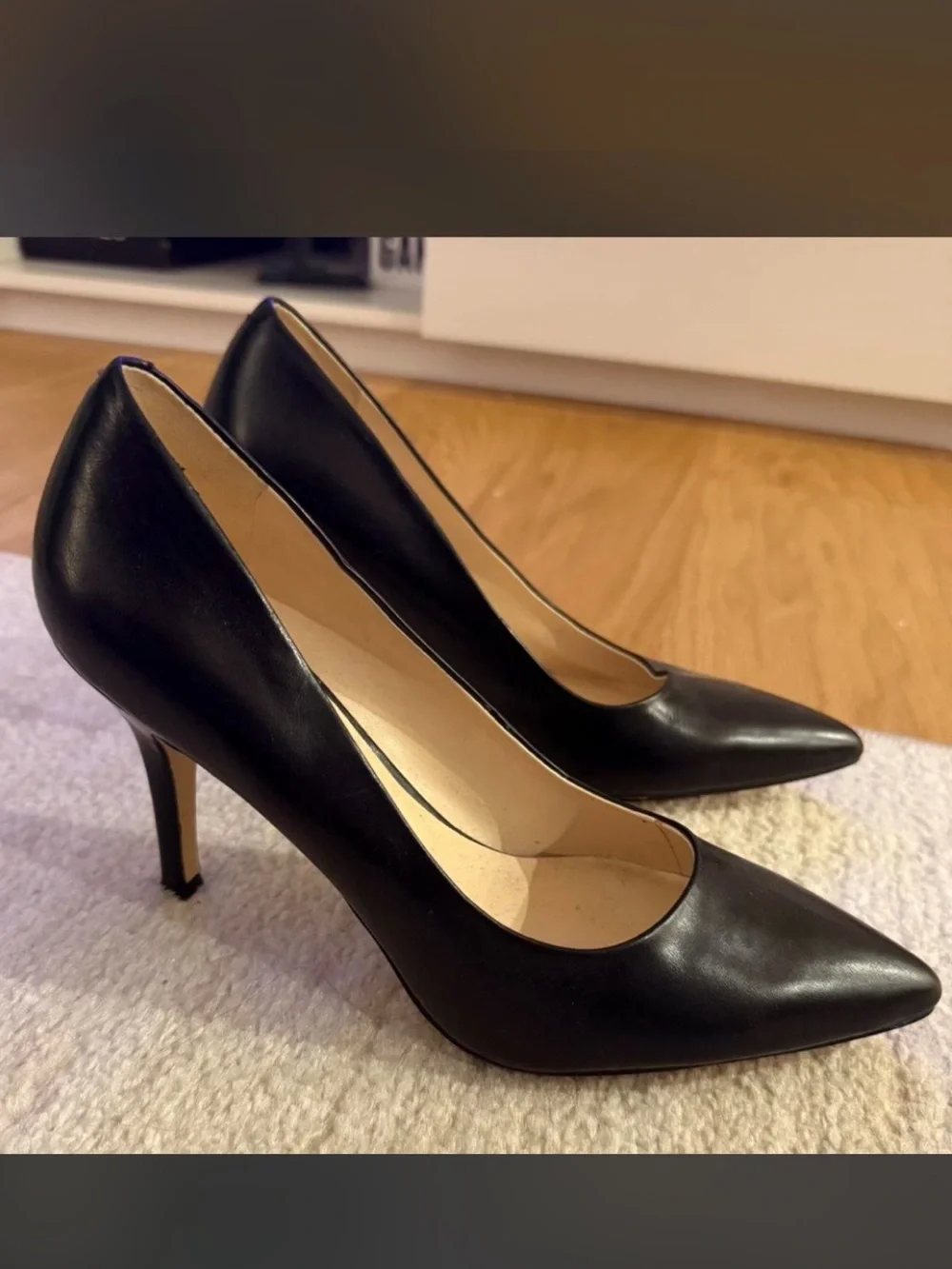 Nine west black leather pumps